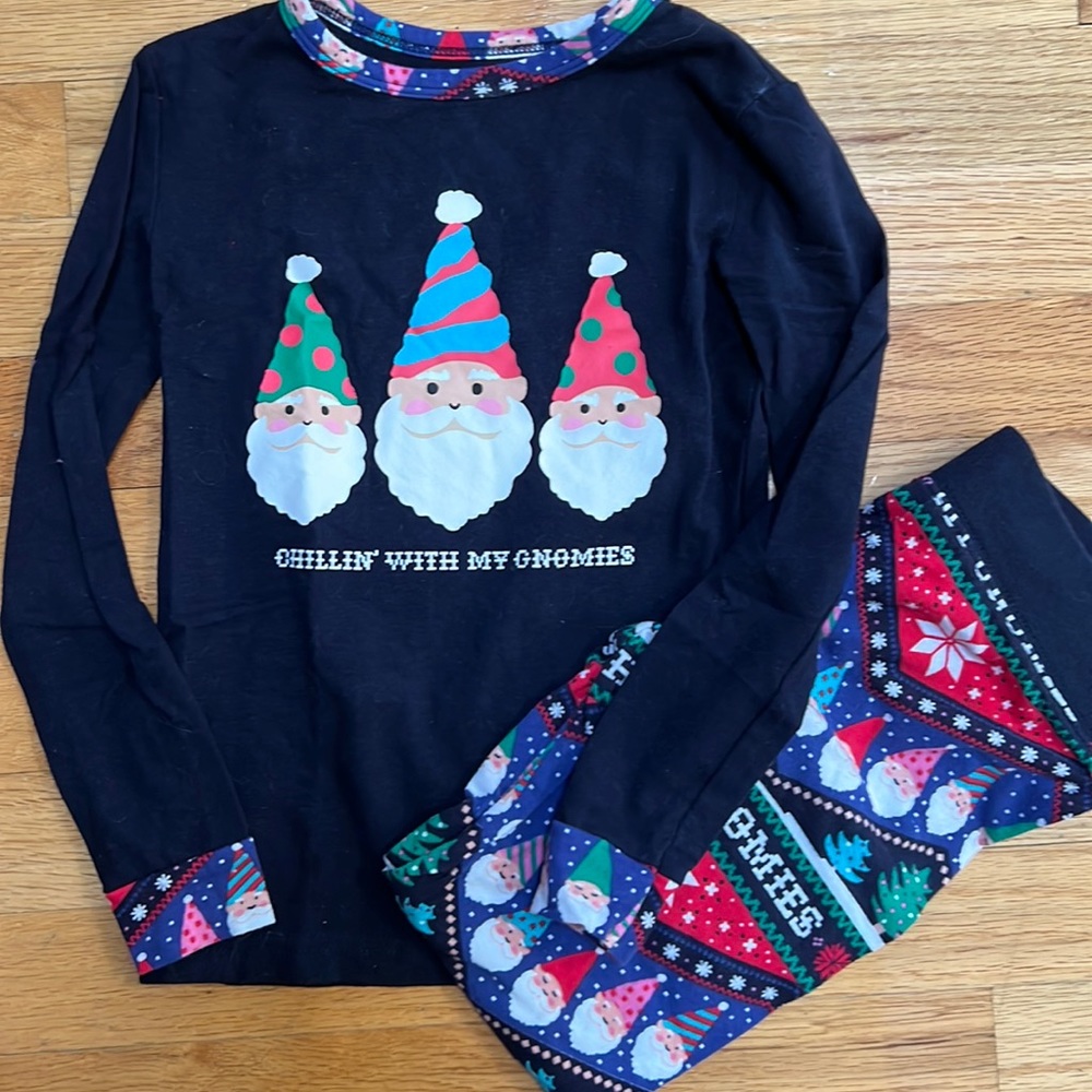 Like New Isaac Mizrahi holiday pajama set - size 6